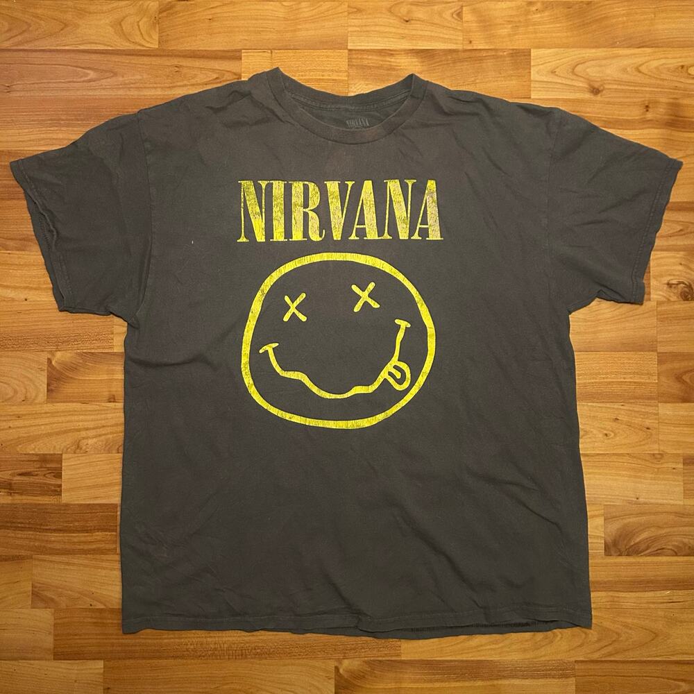 Nirvana Vintage Distressed Smiley Face T-shirt XL